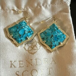 NWOT Kendra Scott Veined Turquoise and Gold Earrings